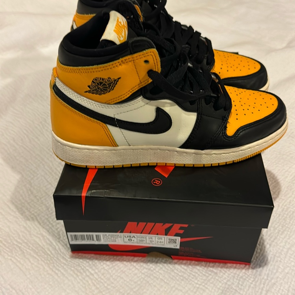 Size 6 Kids Jordan 1 Retro High OG Taxi
